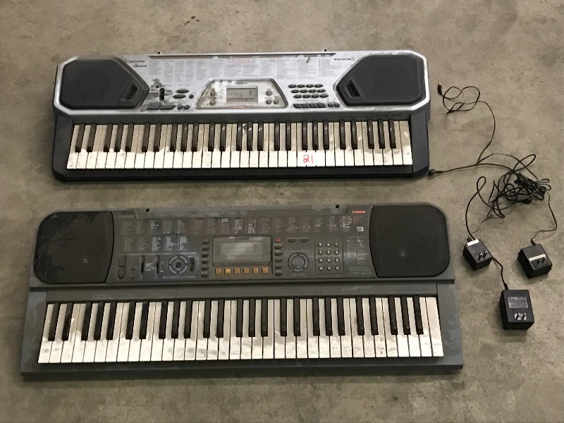 lot 21 image: (2) Casio Electric Keyboards