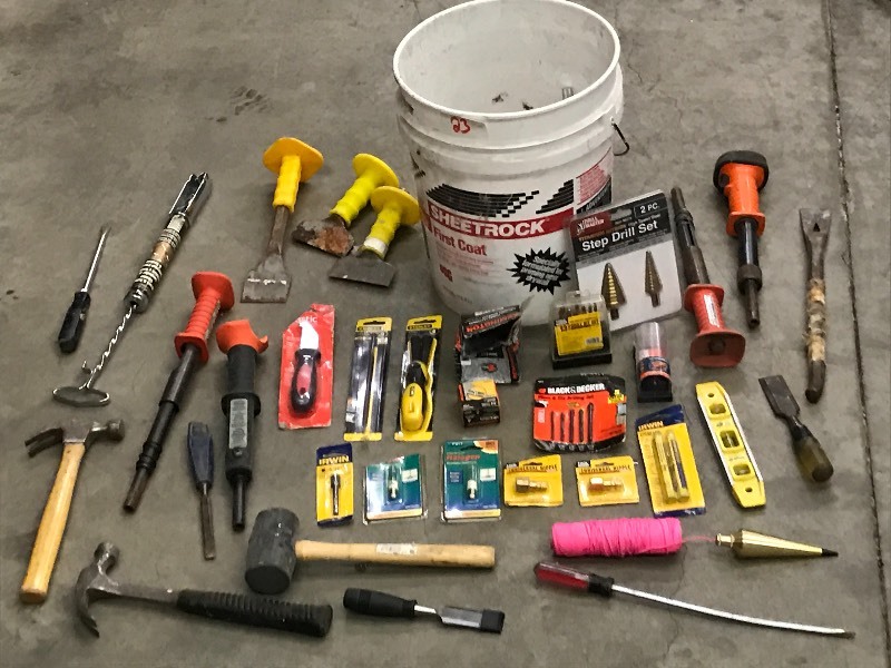 lot 23 image: Bucket Of Assorted Shop Supplies