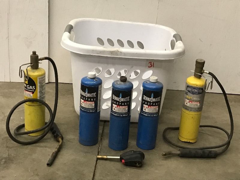 lot 31 image: Tote Of Portable Torches & Gas Tanks