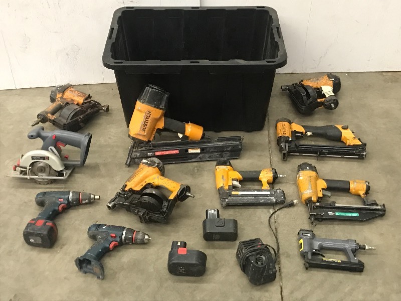 lot 32 image: Tote Of Electric & Pneumatic Power Tools