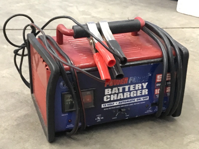 lot 43 image: PowerForce Battery Charger