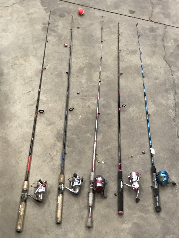 lot 61 image: (5) Fishing Poles With Reels