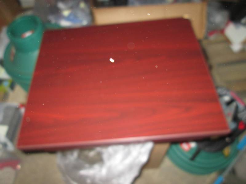 Mahagony coffe table (chip or back ...
