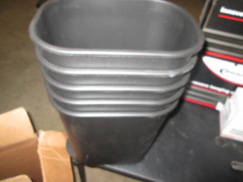 lot of 5 black bins ...
