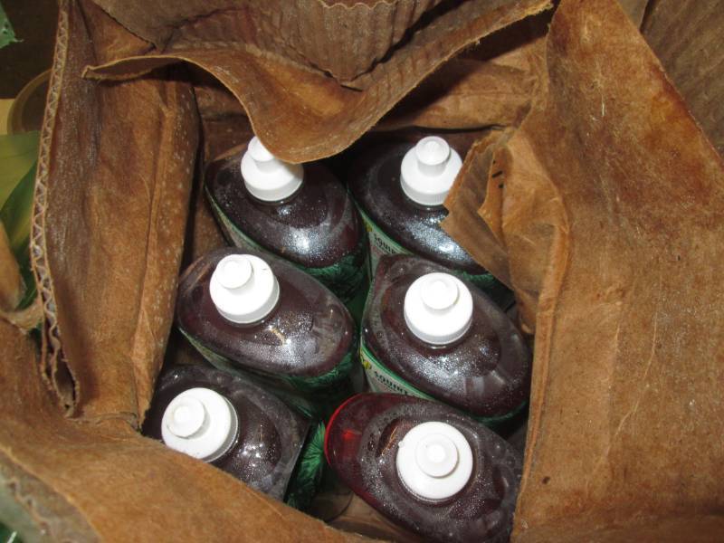 6 bottles of pinesol sqirt and mop...