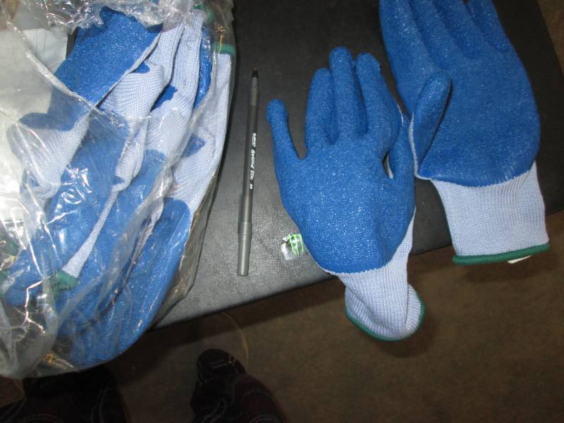 8 pir of boardwalk rubber glove...