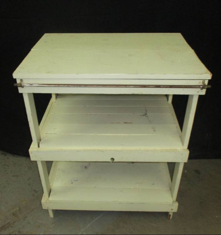 lot 1 image: Antique Shelf