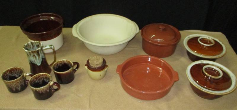 lot 12 image: McCoy, USA, Pampered Chef and other Stoneware