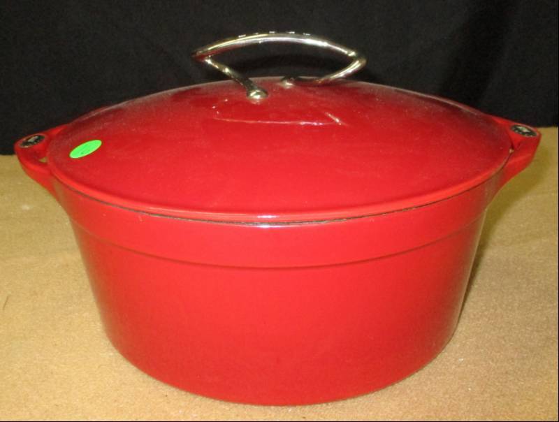 lot 16 image: Cast Iron Kettle with cover Heavy Duty