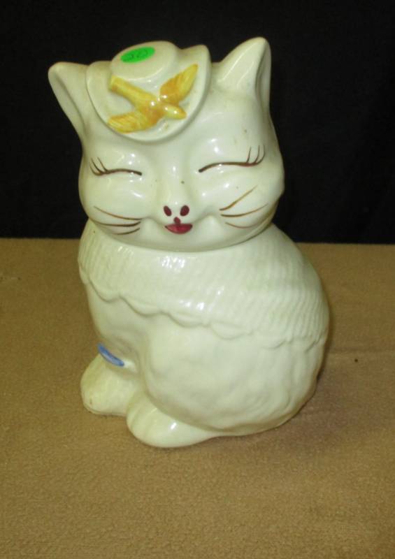 lot 20 image: Puss and Boots USA Cookie Jar Vewry Nice Condition