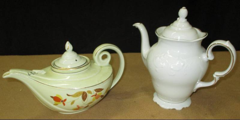 lot 23 image: Halls Jewel -T Coffee Pot and W Mantel Coffee Pot Poland