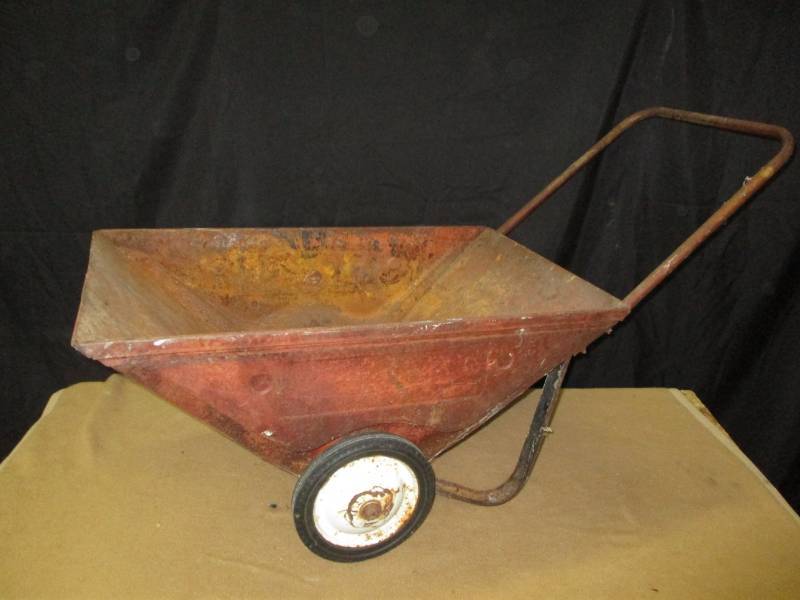 lot 28 image: Yard Cart