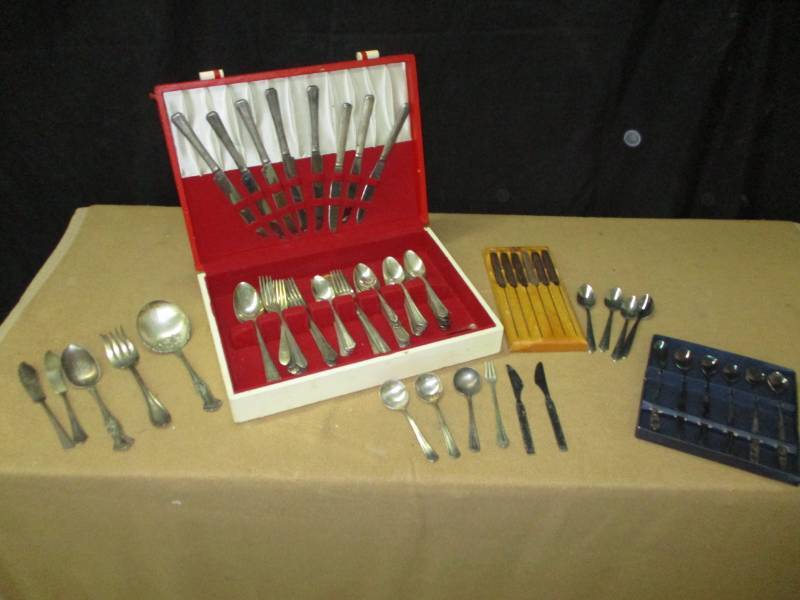 lot 38 image: Silverware