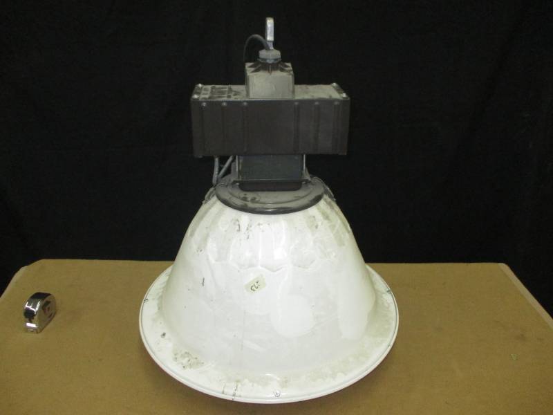 lot 43 image: Mercury Vapor Shop Light