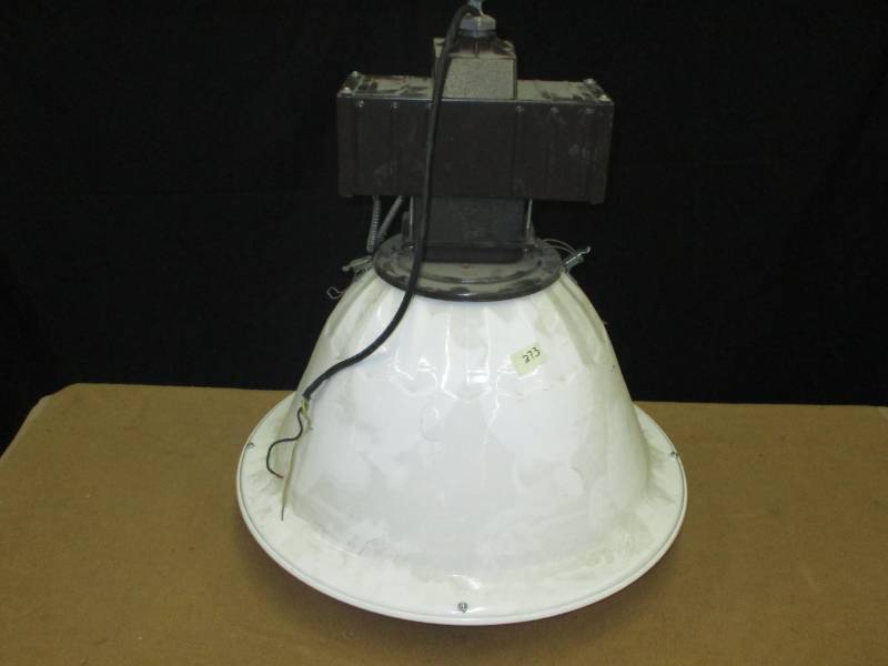 lot 44 image: Mercury Vapor Shop Light
