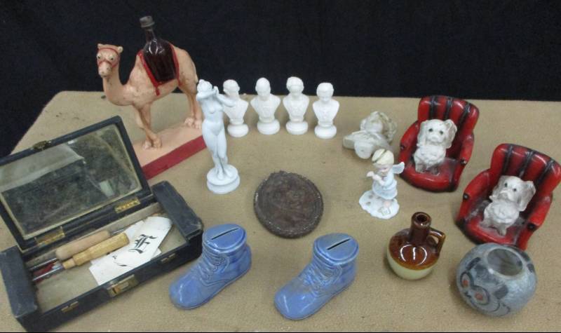 lot 55 image: Collectibles