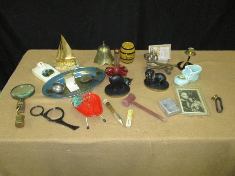 lot 58 image: Various Antiques and Collectibles