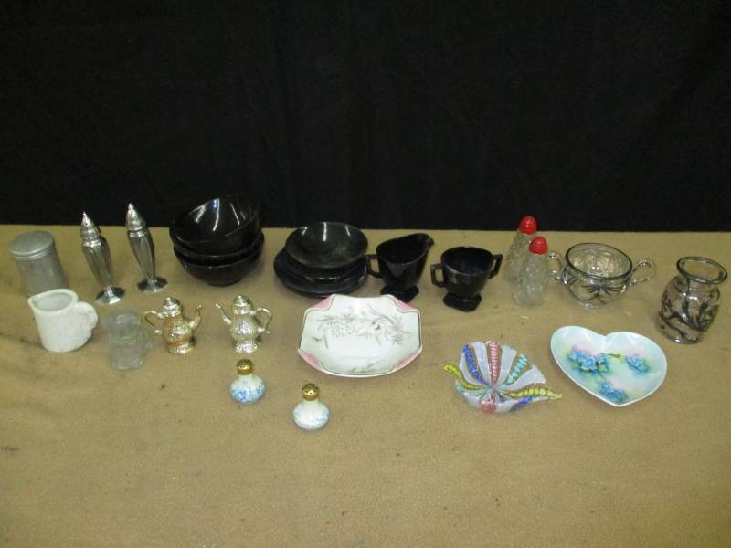 lot 60 image: Various Knickknacks, Salt and Perpper and Glass black cream and sugar