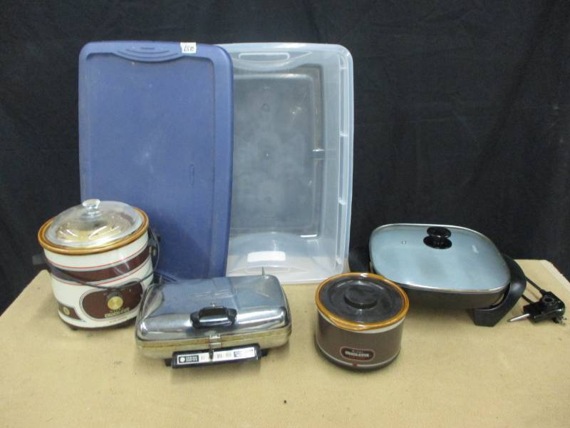lot 63 image: Crock pot big and samsll, nice electric fry pans and Waffle Iron