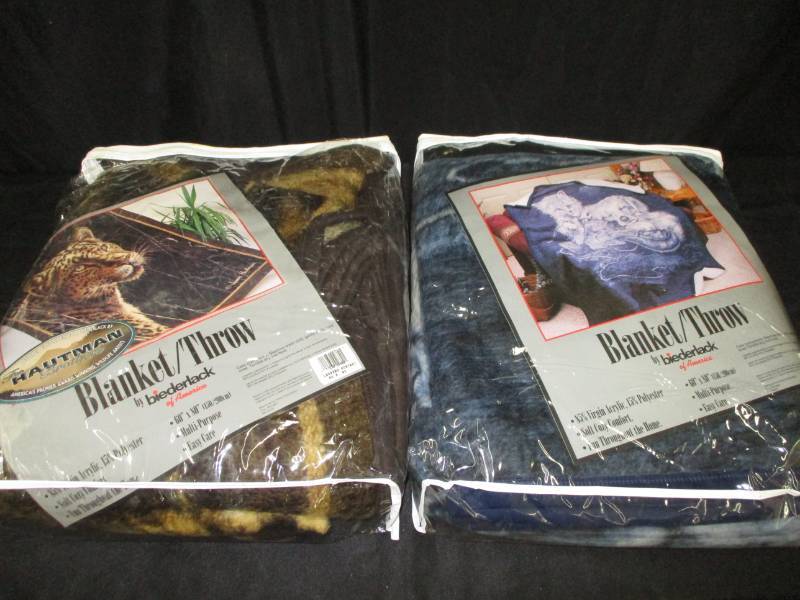 lot 80 image: 2 Unopened blankets so soft