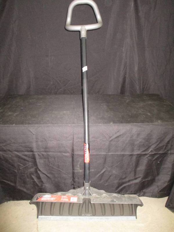 lot 117 image: Large Center Force Shovel