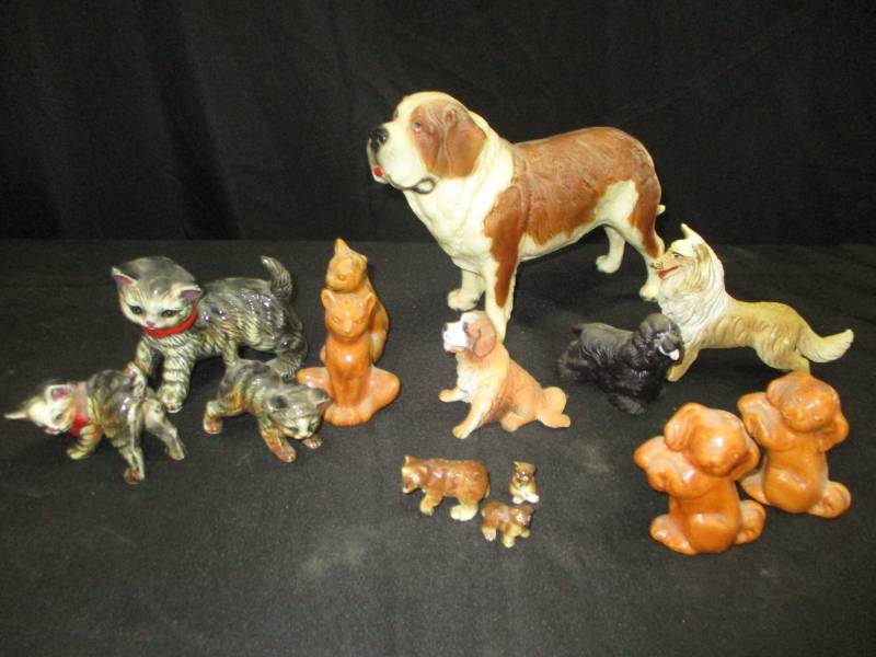 lot 130 image: Dogs and Cat Collectibles Figurines