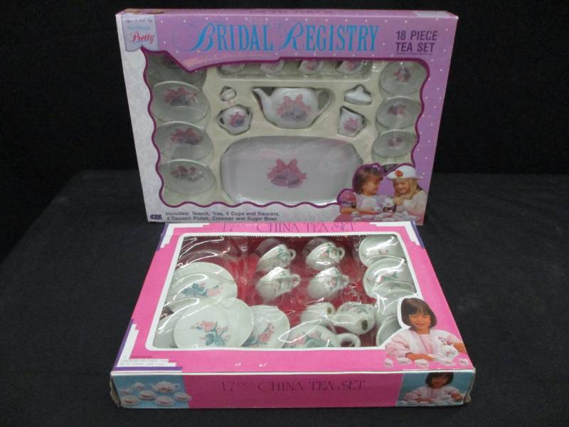 lot 131 image: 2 Tea Sets, unopened