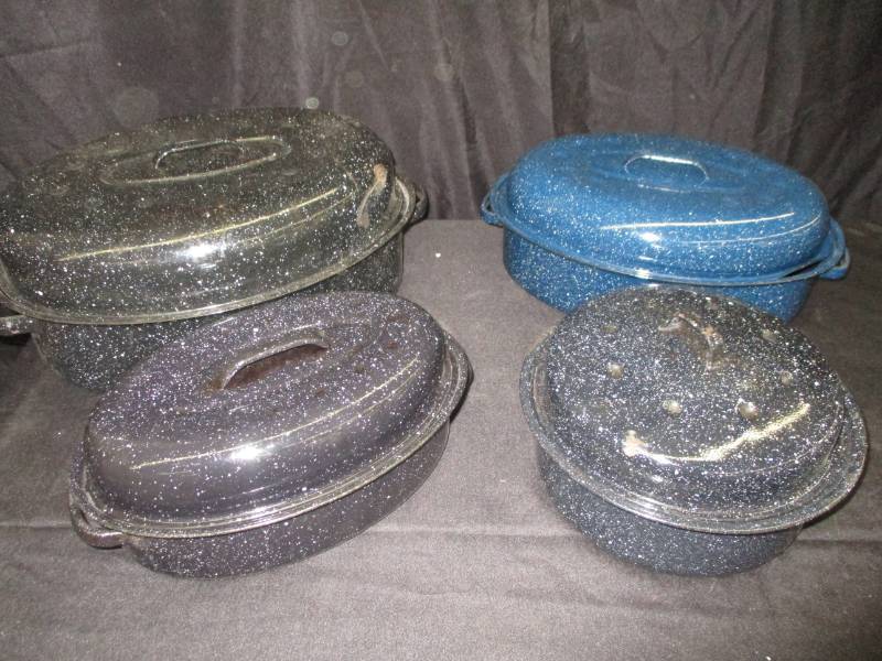 lot 136 image: 4 Nice Roasters with covers, all different sizes