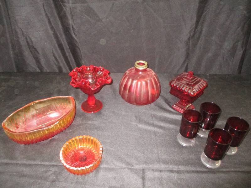 lot 150 image: Red Glassware and Decorative Pieces