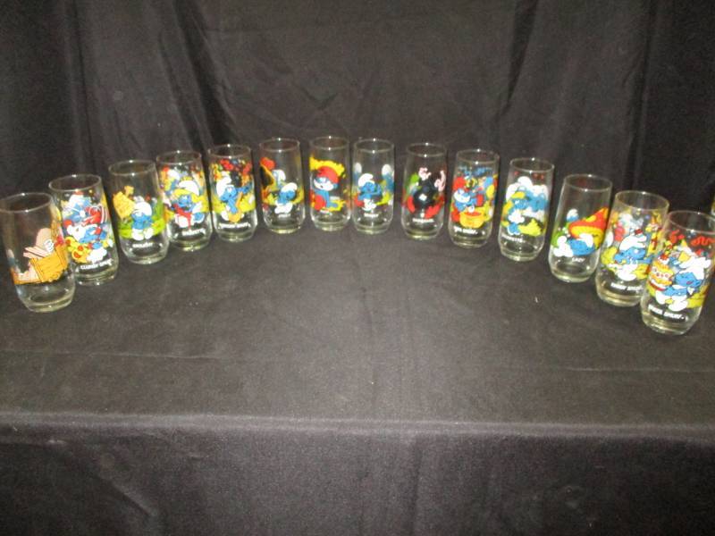 lot 152 image: 14 Smurf Glasses