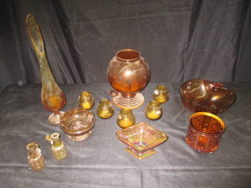 lot 154 image: Amber Glassware