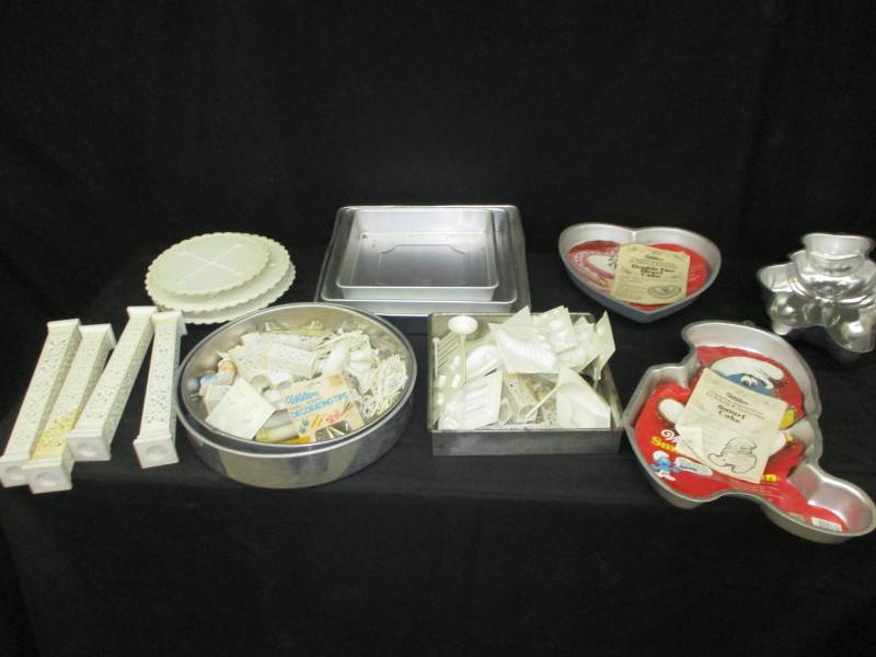 lot 161 image: Cake Decorator Supplies  Three tier sheet cake pans