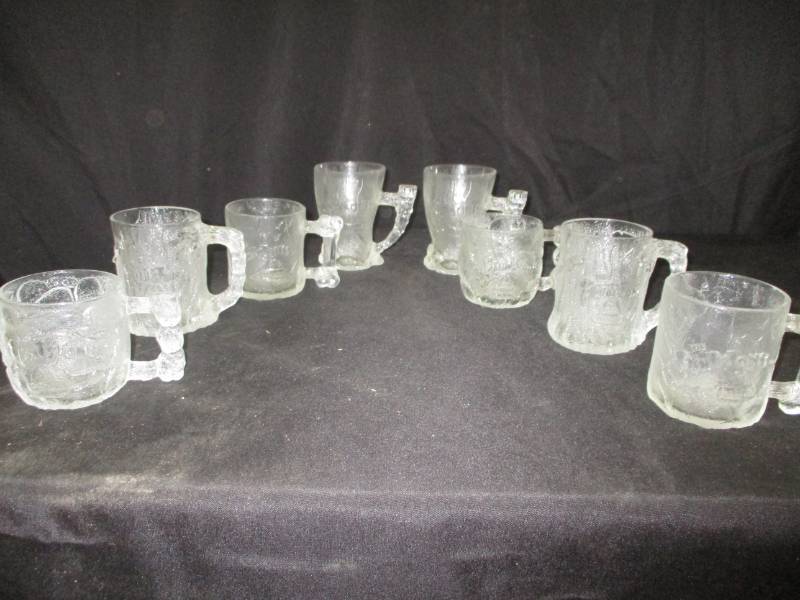 lot 165 image: Flinstones Collectible Glasses