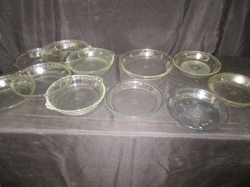 lot 171 image: Stack of pie 12 plates