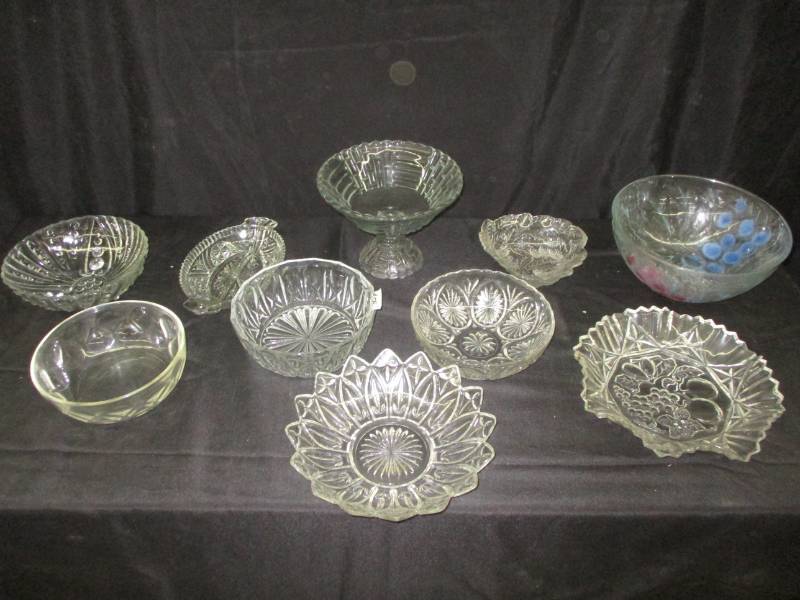 lot 172 image: Various Large Decorative Glass Bowls wtote