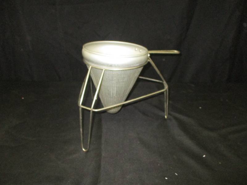 lot 174 image: Collander