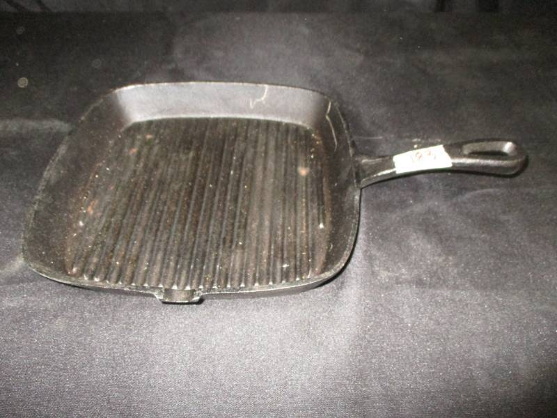 lot 183 image: Cast Iron Panini or pan
