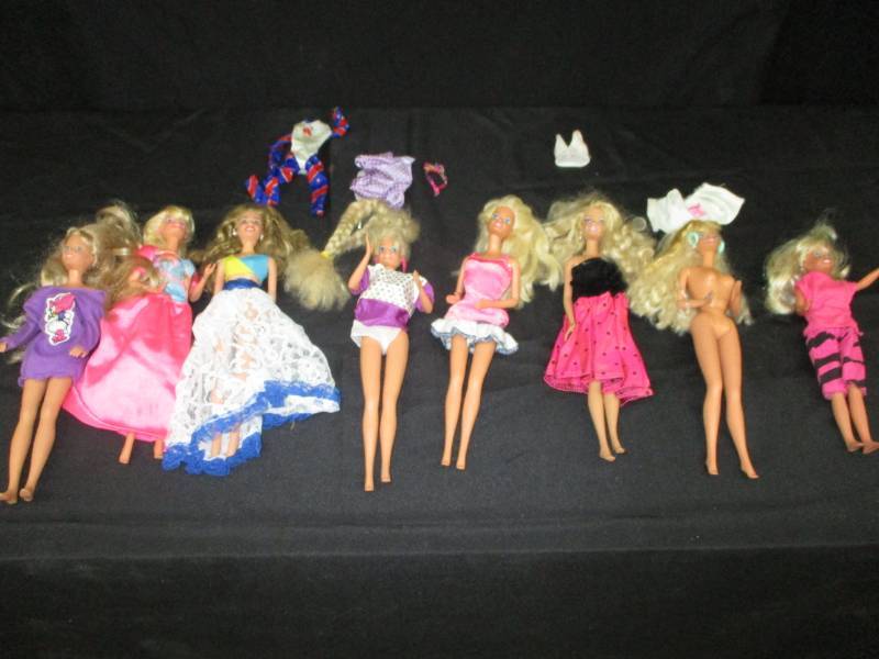 lot 190 image: Barbies