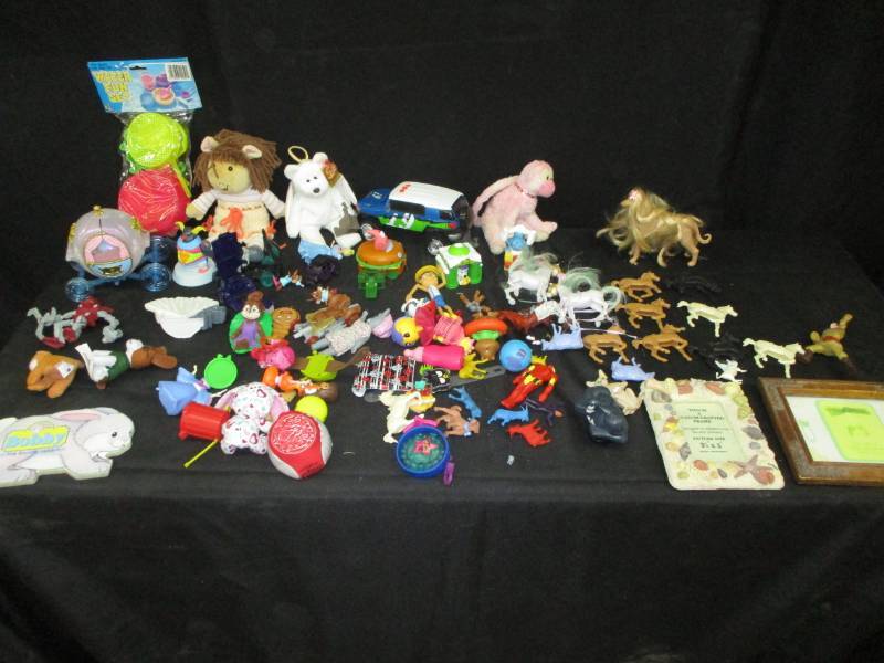 lot 194 image: Antiques and collectibles