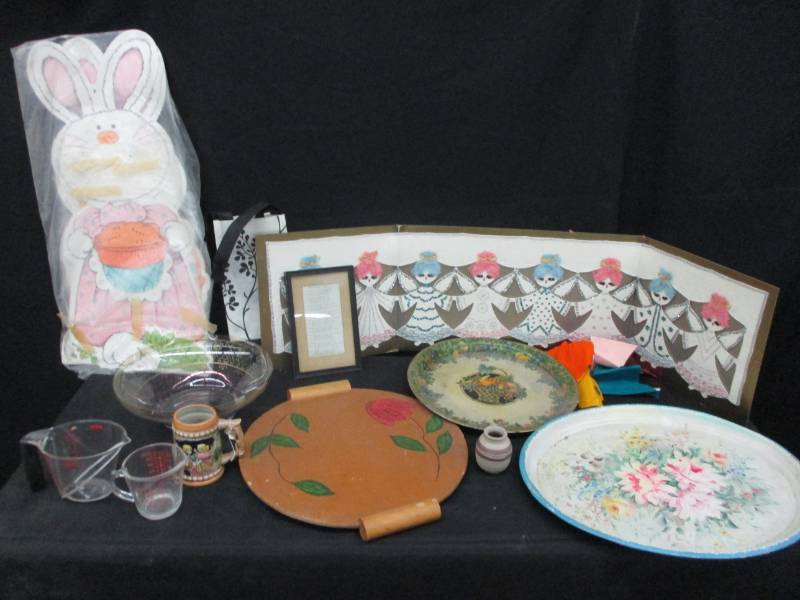 lot 195 image: Collectible Toys