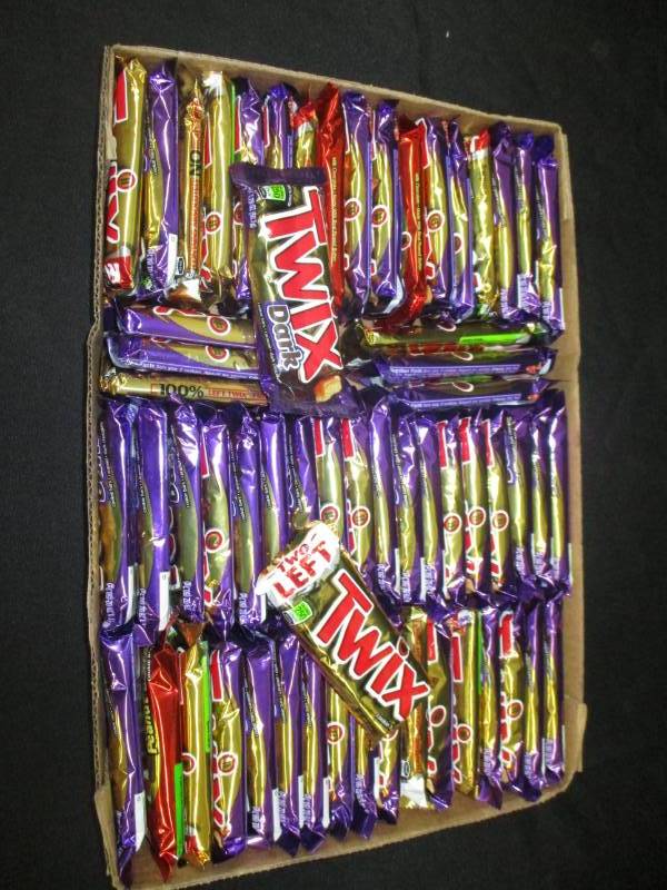 lot 245 image: 60 various twix