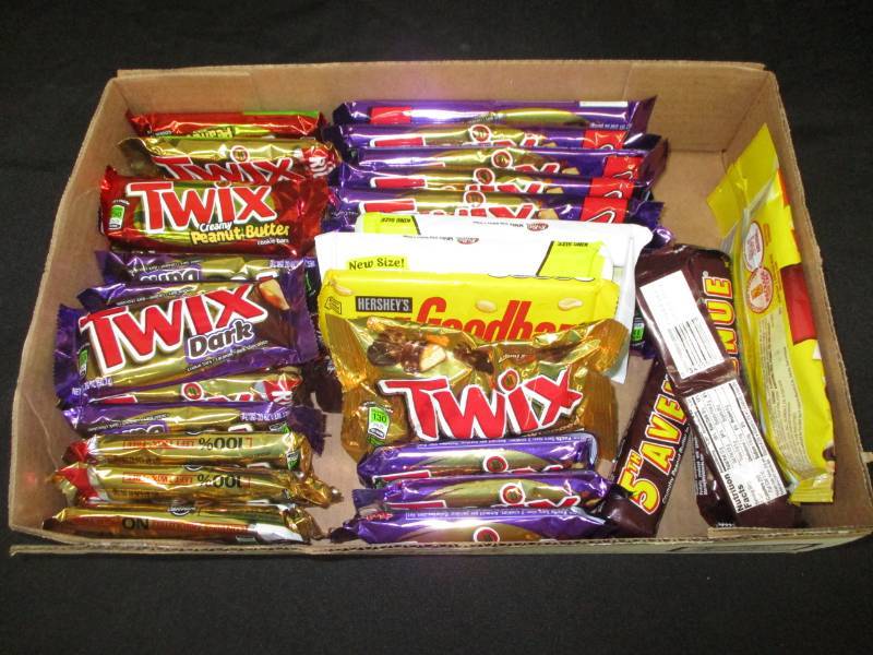 lot 241 image: 35 various candy bars