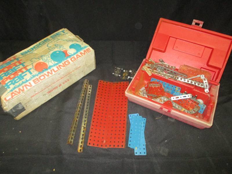 lot 206 image: Bocce Ball and Erector Set