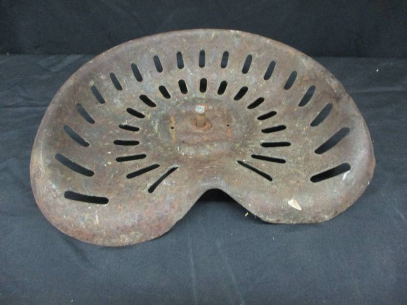 lot 208 image: Old Tractor Seat