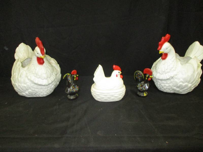 lot 211 image: Chickens 2 plastic planters , hen on a nest and Salt and pepper Shakers