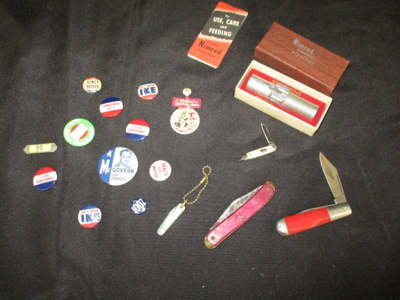 lot 223 image: Old Knives and buttons and Nimrod Pipe Lighter