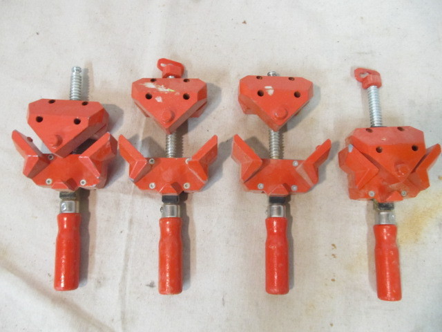 lot 33 image: Set of 4 BESSEY Woodworking 90 degree Angle Clamps