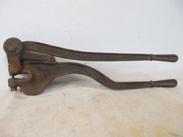 lot 37 image: LARGE Vintage Whitney Metal Tool Co Punch Tool