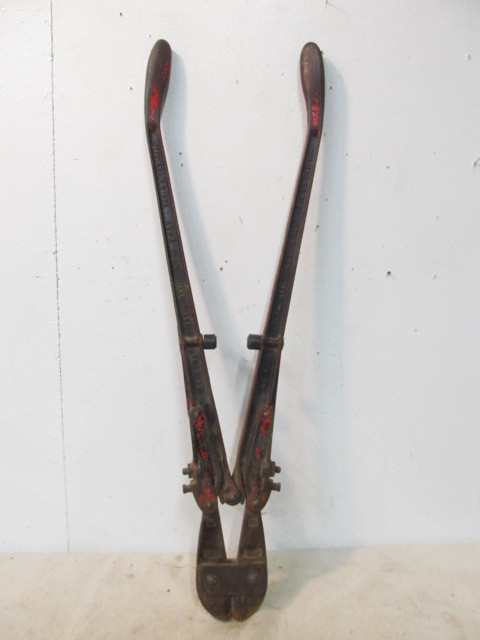 lot 38 image: LARGE 36 Vintage Bolt Cutters