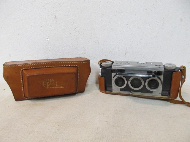 lot 42 image: Vintage DAVID WHITE Stereo Realist Film Camera